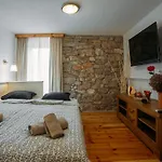 Διαμέρισμα Charming Old Stone House *