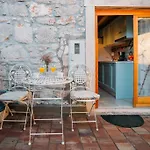 Charming Old Stone House Sali