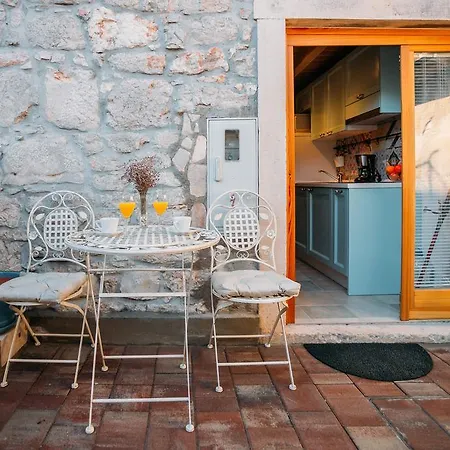 Charming Old Stone House Sali