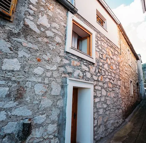 Charming Old Stone House * 萨利