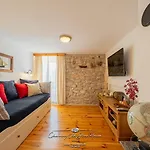 Charming Old Stone House * Sali