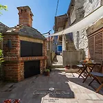 Charming Old Stone House Appartamento