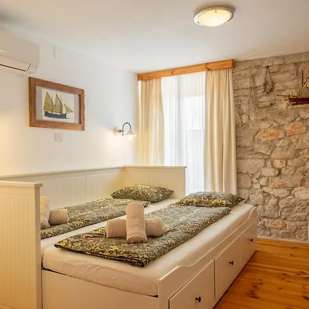 Charming Old Stone House Διαμέρισμα Sali